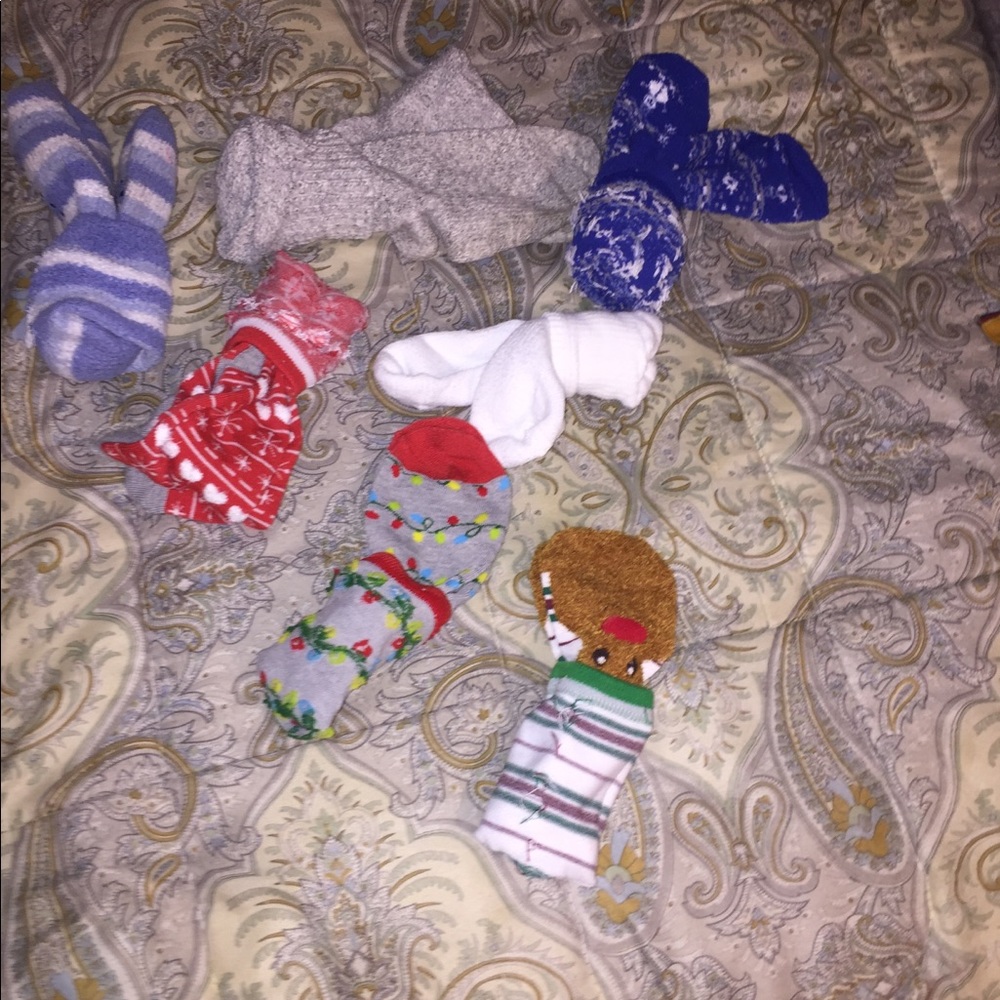 I’m selling Christmas socks with high socks